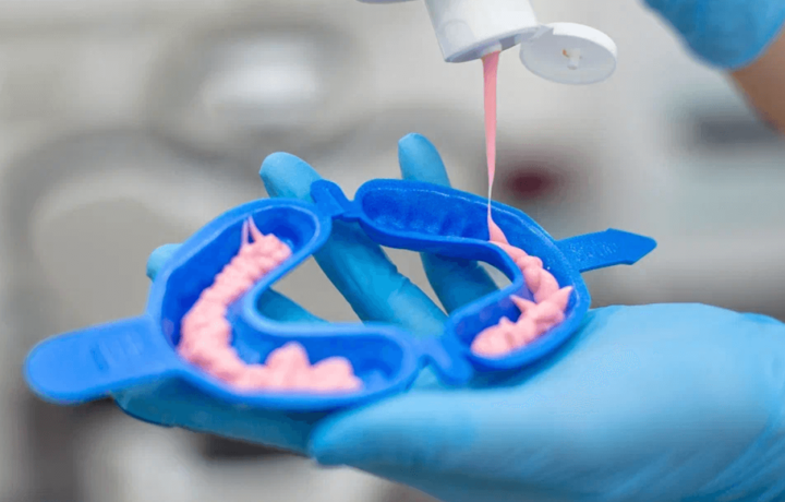 Британиялик олимлар тиш эмалини тиклайдиган янги гел яратди