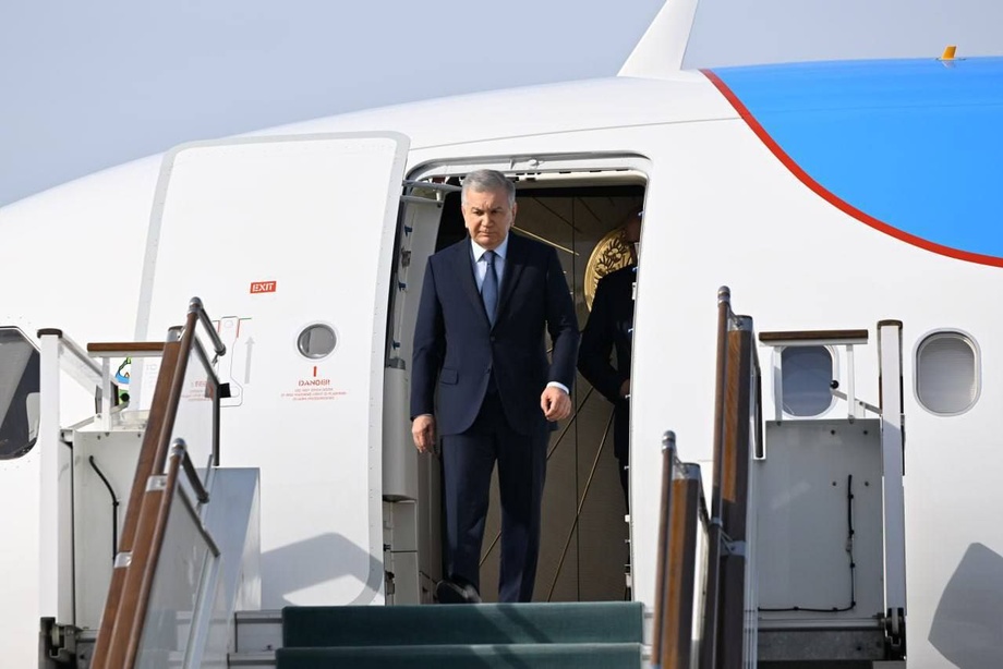 Шавкат Мирзиёев Самарқандга етиб борди