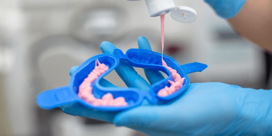 Британиялик олимлар тиш эмалини тиклайдиган янги гел яратди