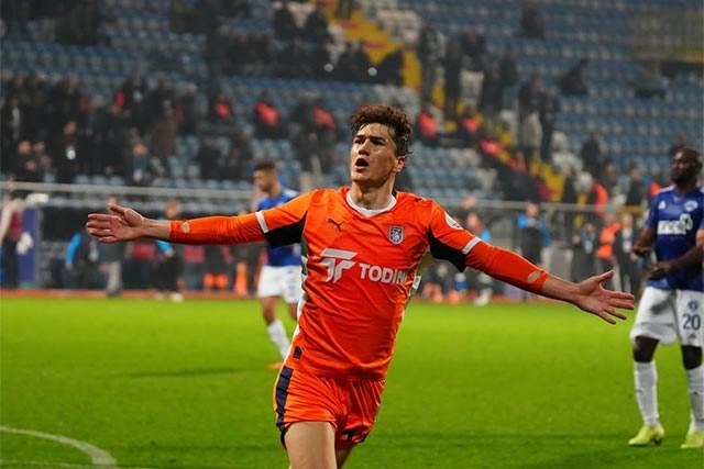 Shomurodov Turkiya chempionatining eng yaxshi futbolchisiga aylandi