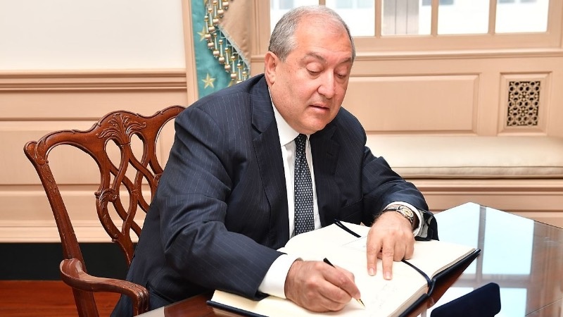 Президент Армении Армен Саркисян официально ушел в отставку
