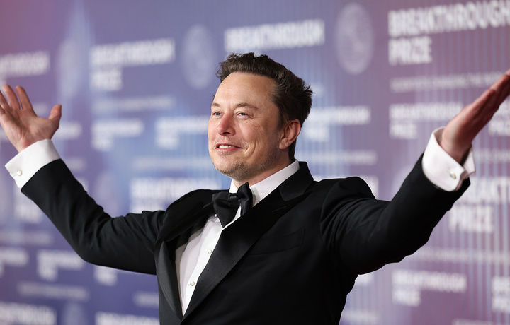 Илон Маск стал первым человеком в истории с состоянием более $800 млрд