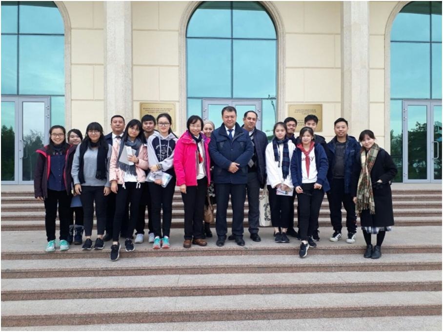 Ученики гонконгской школы посетили Национальный университет