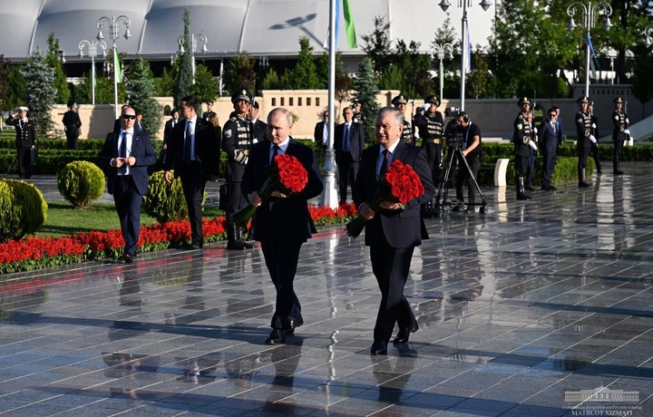 O‘zbekiston va Rossiya rahbarlari «G‘alaba bog‘i» bordi (foto)