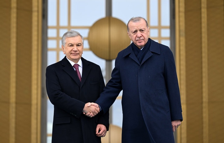 Ўзбекистон президенти Анқарада расмий кутиб олинди
