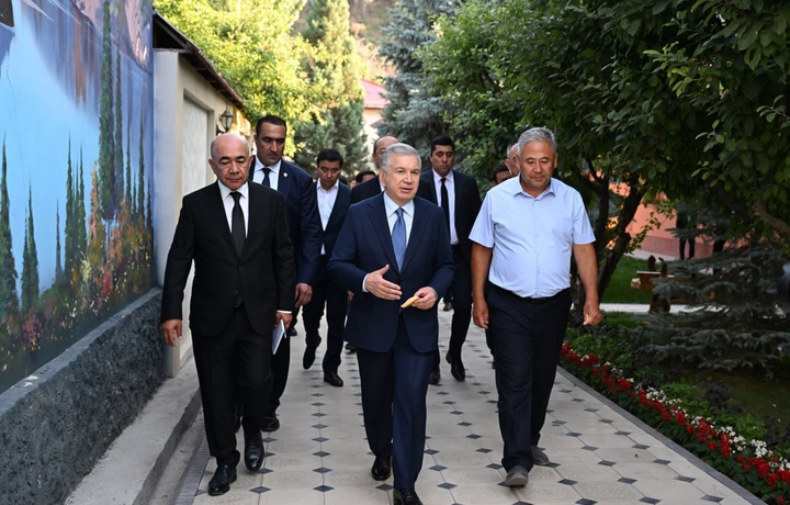 Shavkat Mirziyoyev Kumushkon mahallasiga bordi
