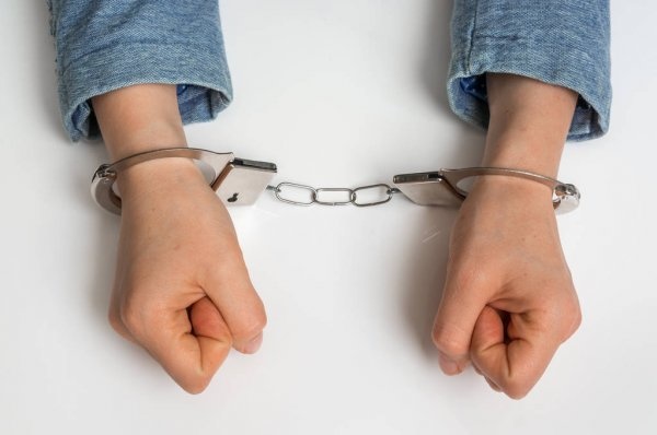 Житель Бухары попытался вернуть девушку с помощью любовного приворота за 3000 долларов