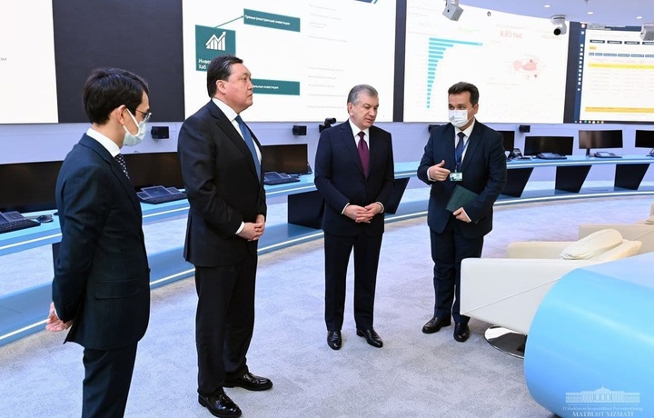 Ўзбекистон Президенти Рақамли ҳукумат офисига ташриф буюрди (фото)