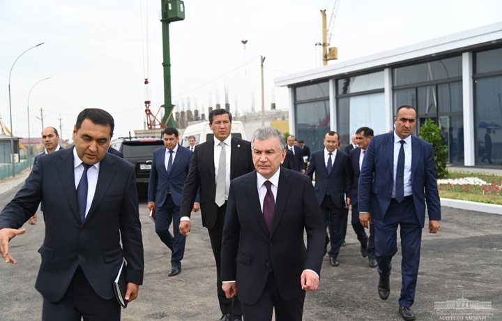 Президент Фарғона шаҳридаги «Янги Ўзбекистон» массиви қурилиши билан танишди