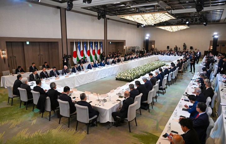 Шавкат Мирзиёев провел встречу с руководителями ведущих компаний, финансовых институтов и бизнес-объединений Японии