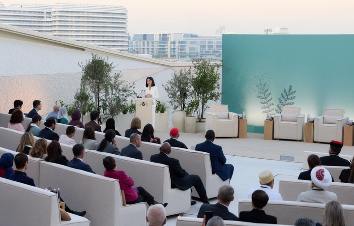 Ишонч инқирози ва аёллар етакчилиги: Саида Мирзиёева Абу-Дабидаги глобал форумда нутқ сўзлади