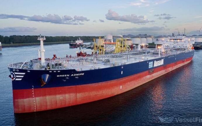 Россия Эстониядан йўлга отланган нефт танкерини қўлга олди