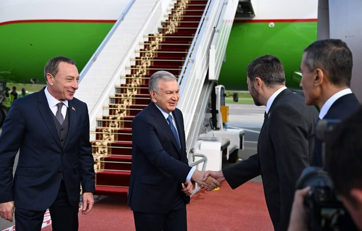 Шавкат Мирзиёев Беларусга етиб борди