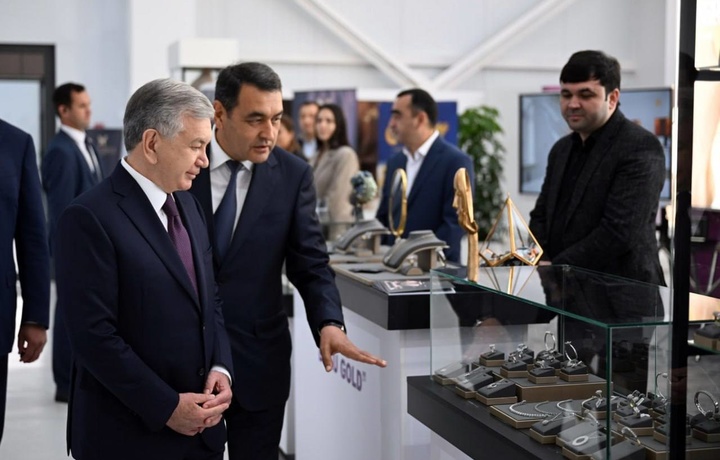 Президент Инвесторларга хизмат кўрсатиш марказида бўлди