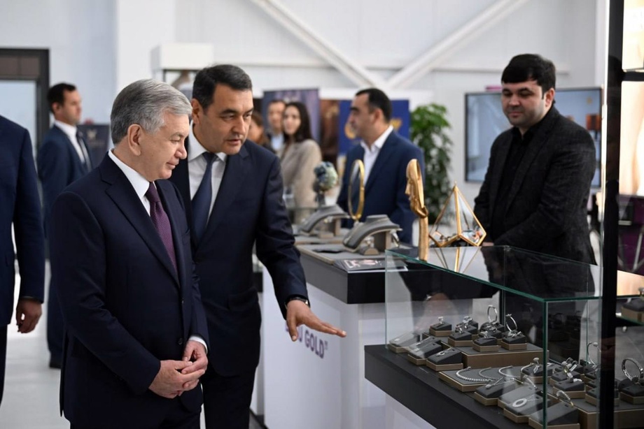 Президент Инвесторларга хизмат кўрсатиш марказида бўлди