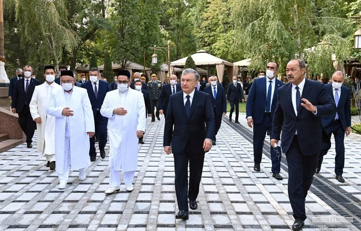 Prezident Shahidlar xotirasi xiyoboniga bordi (foto)