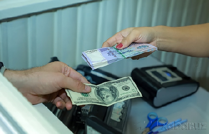 Долларнинг расмий курси яна ошди
