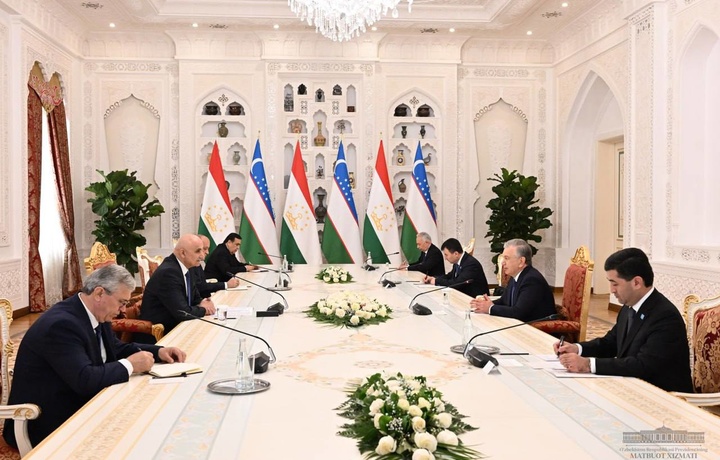 Шавкат Мирзиёев в Таджикистане выступил за дальнейшее развитие межпарламентского сотрудничества