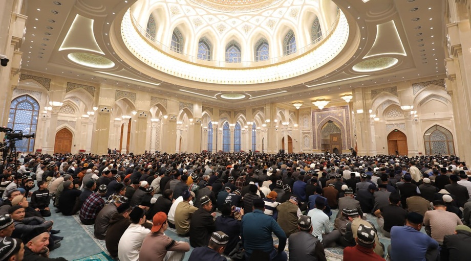 Imom Buxoriy masjid-majmuasida ilk hayit namozi o‘qildi (foto)