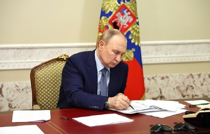 Путин «Молдовани дарғазаб қилувчи» ҳужжатни имзолади