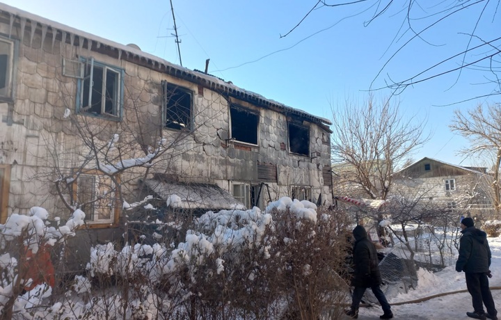 В одном из старых деревянных домов в Янгихаетском районе произошел пожар