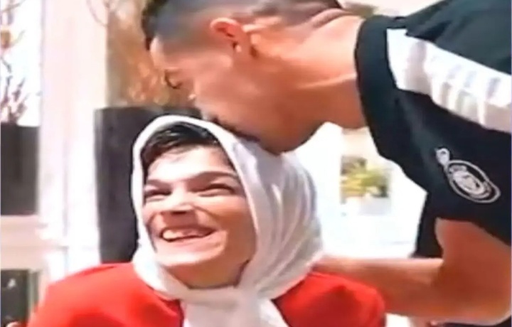 Роналду грозит 100 ударов плетью за поцелуй с иранской девушкой