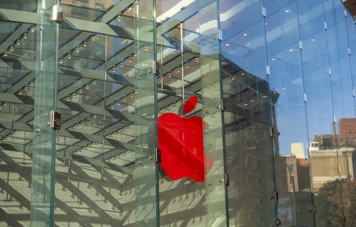 Apple начала трансляцию пустого зала