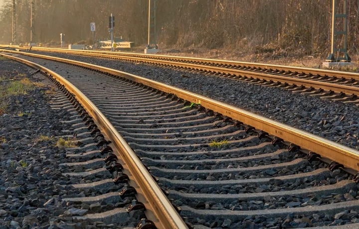 Xitoyda 11 nafar yo‘lsoz poyezd ostida halok bo‘ldi