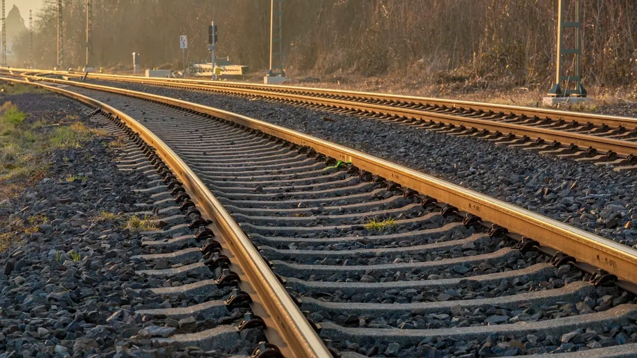 Хитойда 11 нафар йўлсоз поезд остида ҳалок бўлди