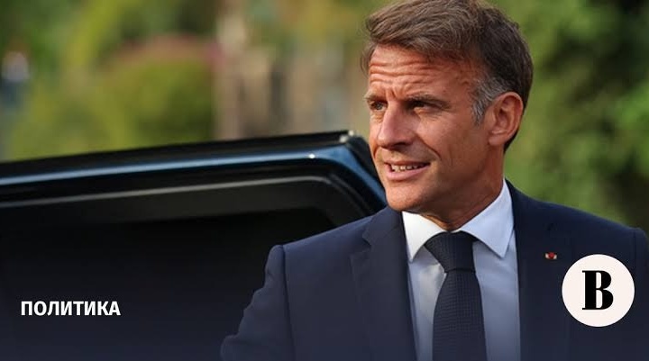 Макрон ограничил использование телефонов в старших школах Франции