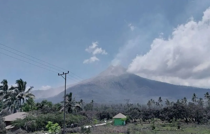 Indoneziyada Levotobi vulqoni uyg‘ondi: 10 kishi halok bo‘ldi, aeroportlar yopilmoqda