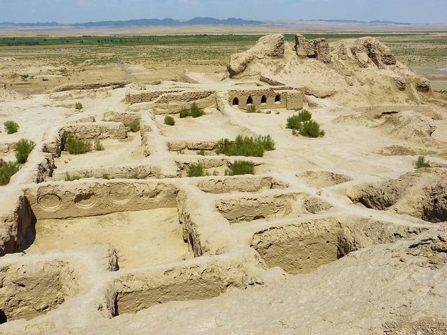 Sirdaryoda tarixiy yodgorlikning bir qismi hojatxona va hammom uchun buzilgan – Bosh prokuratura