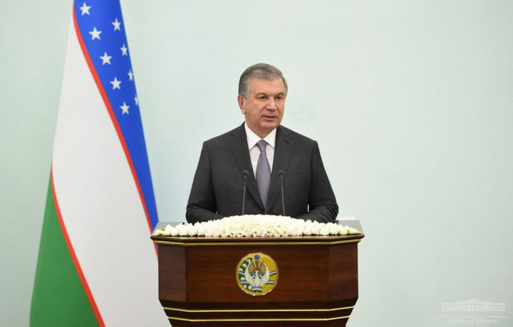 Shavkat Mirziyoyev: «Qarsak chalaversanglar, ura-ura qilaversanglar, bizning ham oyog‘imiz yerdan uzilsa, keyin odamlar kimga ishonadi?»