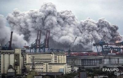 Крупный пожар произошел на химзаводе в Бразилии