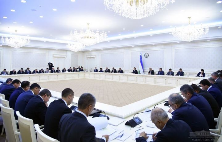 Президент «Обод қишлоқ» ва «Обод маҳалла» дастурларига бағишланган видеоселектор ўтказди