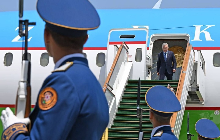 Мирзиёев Озарбайжонга давлат ташрифини бошлади