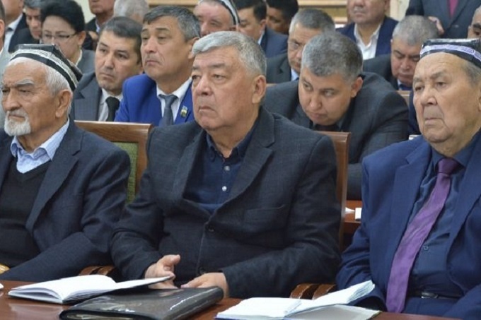 Фарғонада икки депутатнинг ваколати муддатидан аввал тугатилди