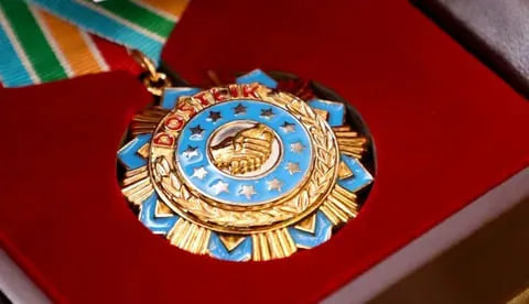 Президент тожикистонлик маданият ходимини «Дўстлик» ордени билан мукофотлади