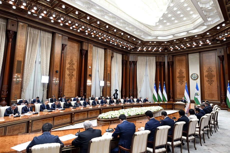 Prezident Shavkat Mirziyoyev uy-joy qurilishi bo‘yicha yig‘ilish o‘tkazmoqda