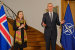 Yens Stoltenberg va Islandiya bosh vaziri Katrin Yakobsdottir. 2022-yil.