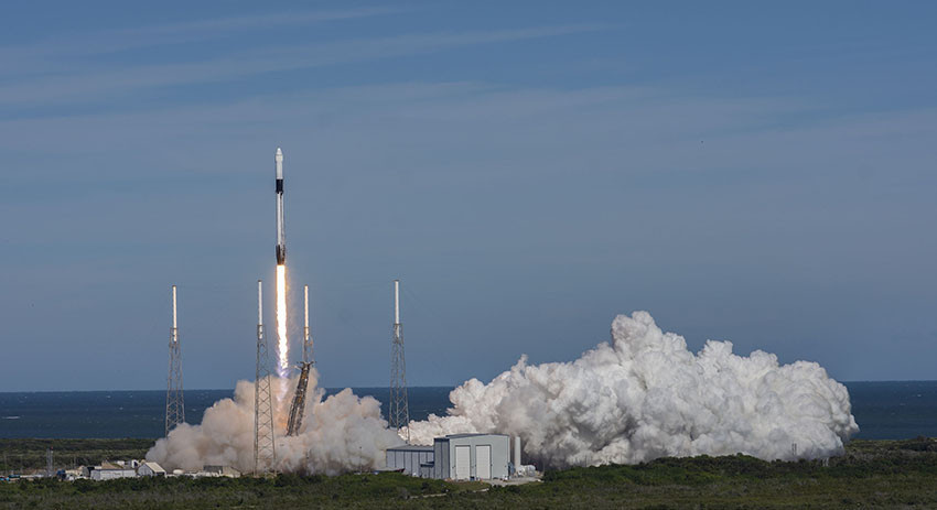 SpaceX запустила ракету с Falcon 9 (видео)