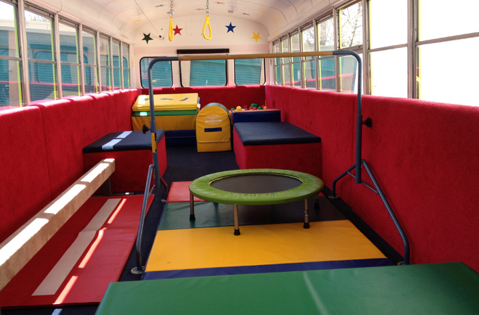 Porno onam va ogli, ogli mushuk videoda cums