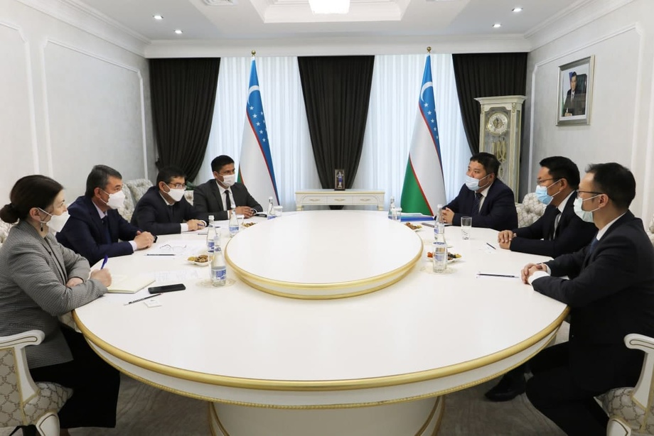 AKT vaziri «Huawei» kompaniyasi vakillari bilan uchrashdi (foto)