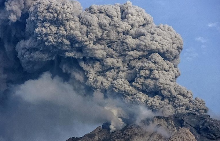В Индонезии проснулся крупный вулкан