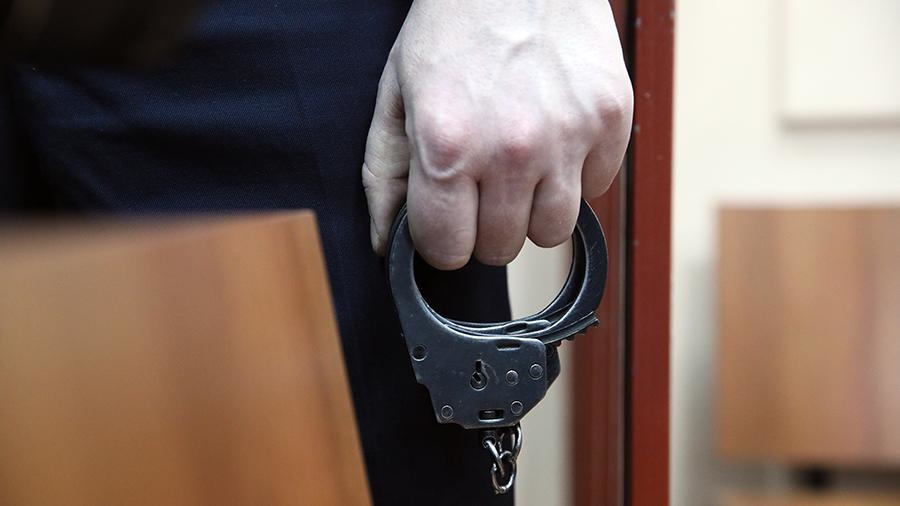 Фарғонада босқинчиликда айбланаётган 4 нафар шахс суд биносидан қочиб кетди
