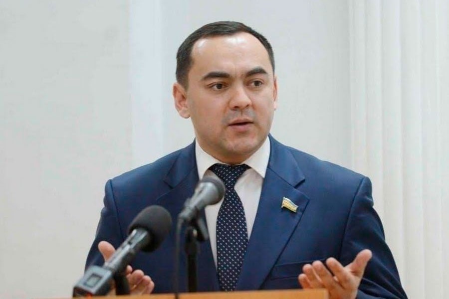 Абдуқодир Тошқулов: «Нега қизларимиз гул кўтариб чиқиши керак?»