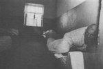 *Суратда – Жума Жумаев. 1990 йил бошлари. Қизилқоя руҳий касалликлар шифохонаси. Туркманистон. 