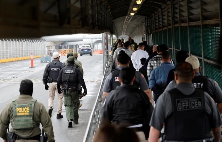 АҚШ яна 1,6 миллион муҳожирни депорт қилиши мумкин