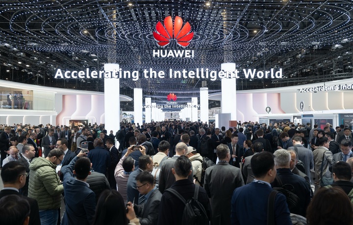 Huawei алоқа операторларига бизнес, инфратузилма, эксплуатация ва хизмат кўрсатишларни сунъий интеллект (СИ) ёрдамида ўзгартиришга ёрдам бермоқда