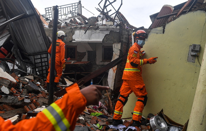 Indoneziyada dahshatli zilzila qurbonlari soni soatiga ko‘paymoqda